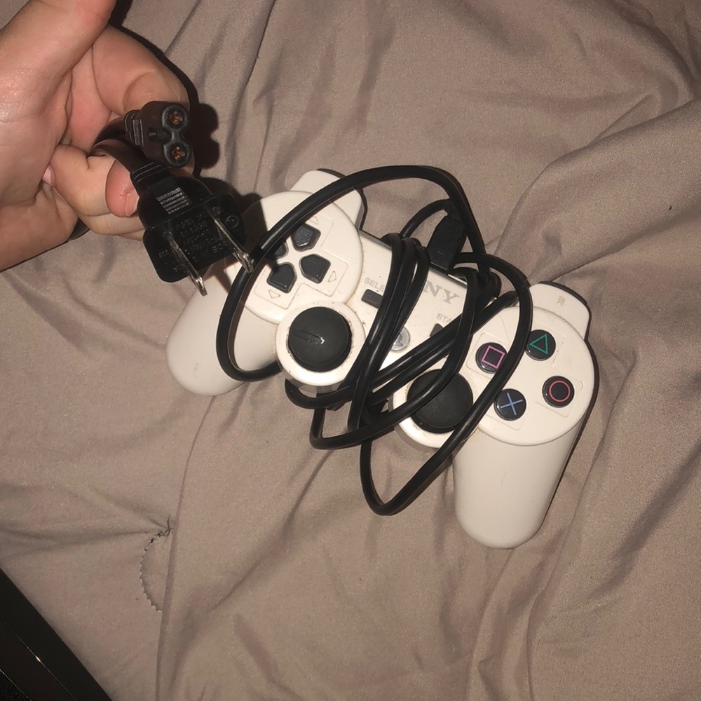 ps3 / controller / cord / games - Picture 3 of 4